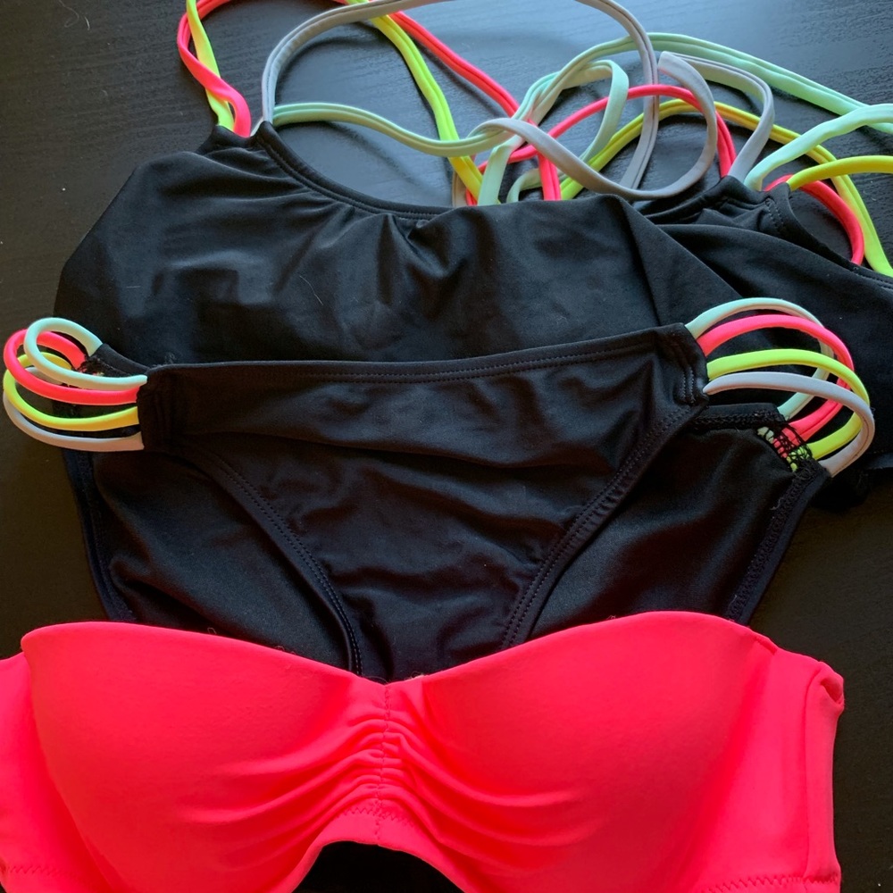 Swim Suit With 2 Tops And 1 Bottom
